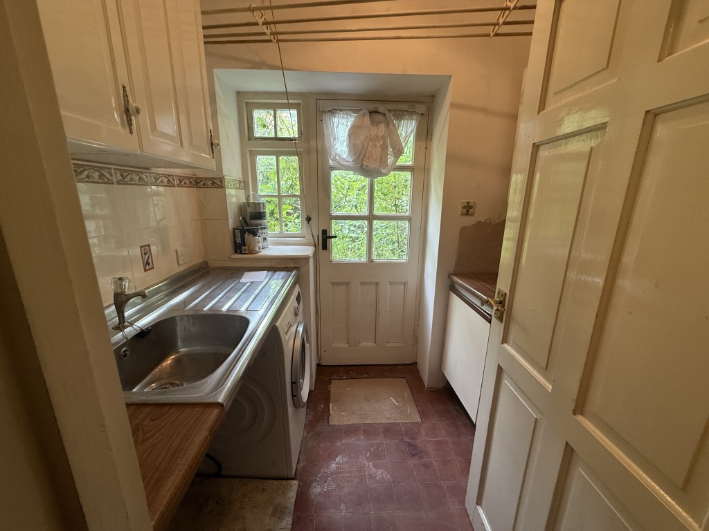 Lot: 99 - CHARACTER SEMI-DETACHED COTTAGE FOR UPDATING WITH LARGE GARDENS - Utility with door to rear